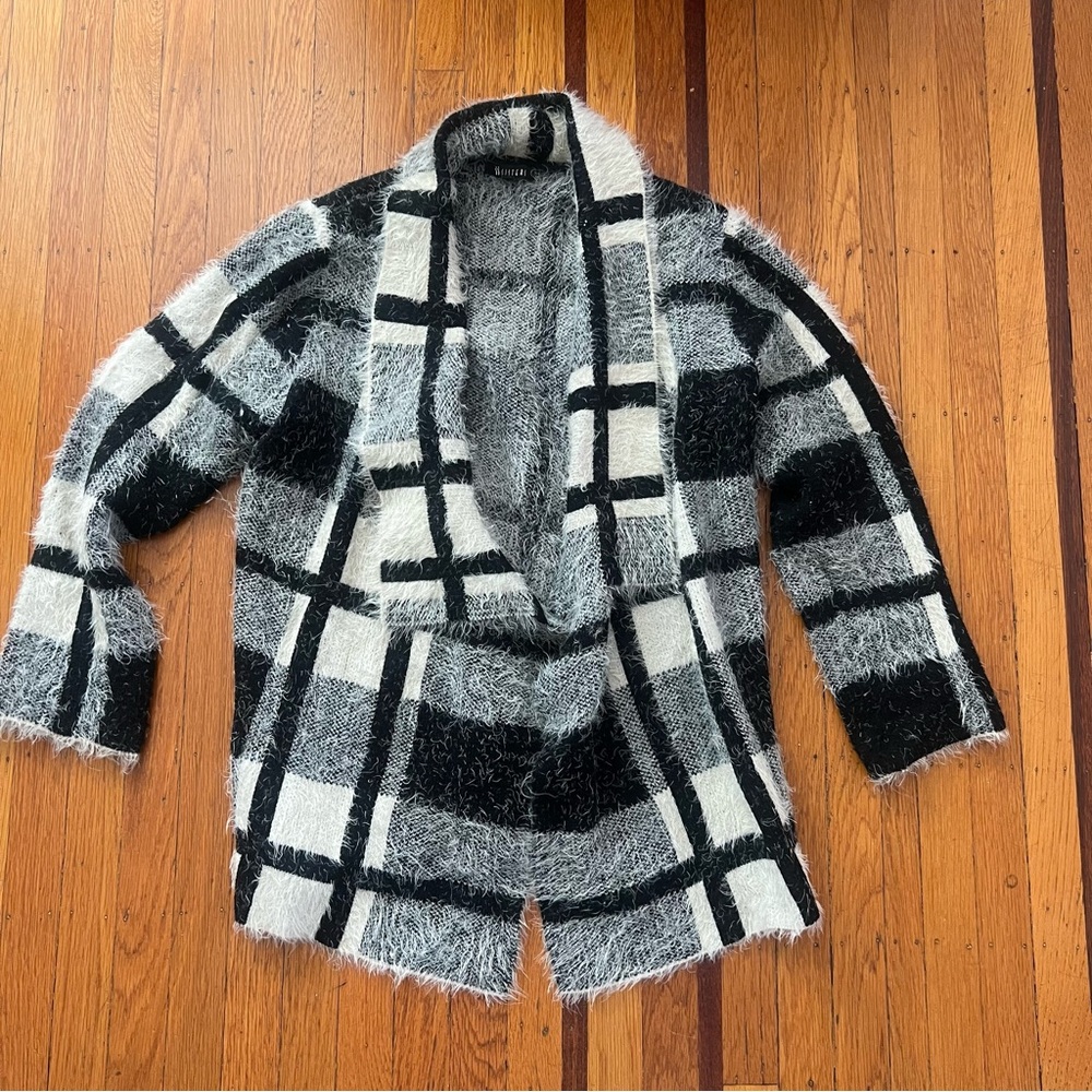 Sisters sweater open front cardigan plaid L large black
white fuzzy soft EUC